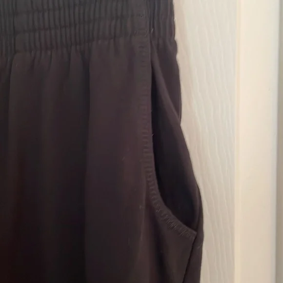 BLACK WIDE LEG CAPRI - Picture 3 of 6